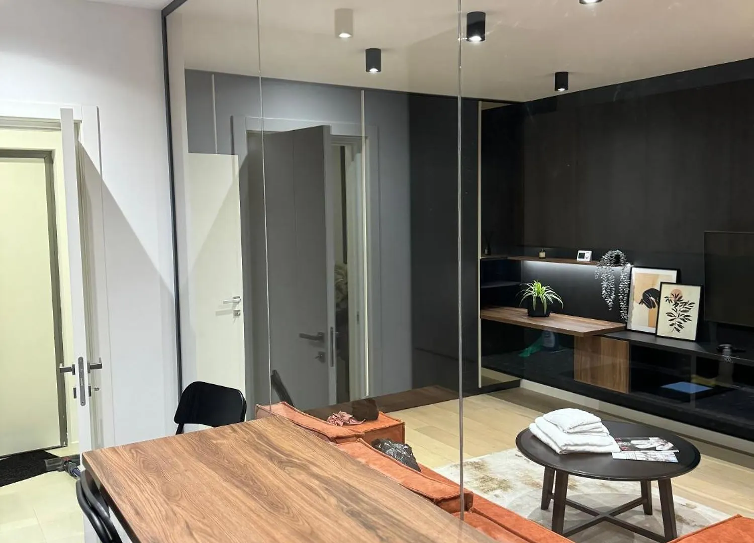 Warm Hotel Apartment Bucharest Aparthotel